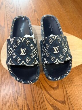 Louis Vuitton Navy and Cream Monogram Slide Sandals